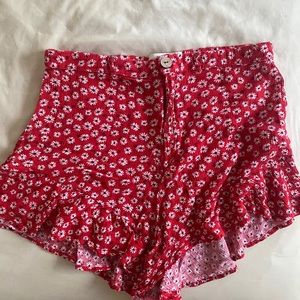 Pull&bear frilly red floral shorts